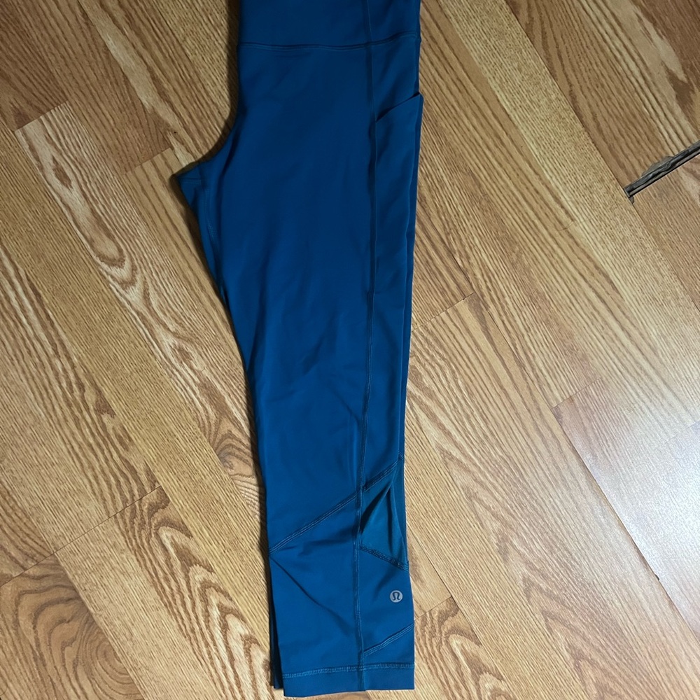 Blue Lulu Lemon capri Leggings